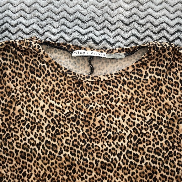 EUC Alice + Olivia Women’s Long Sleeve Mini Leopard Print Cropped Top Size XS - Picture 5 of 10